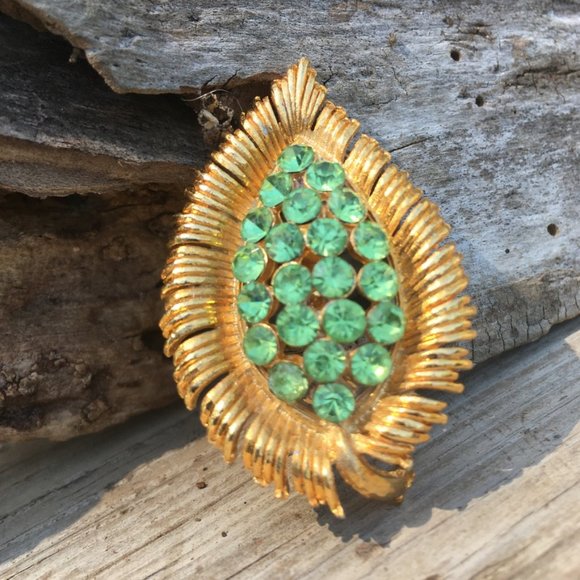Vintage Mid Century Pale Green Rhinestone Gold Leaf Pin Brooch - Picture 2 of 10